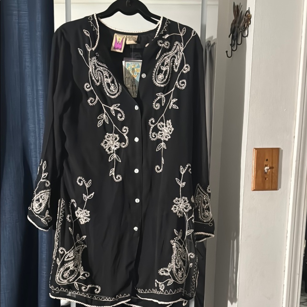 Antthony Black and White Embroidered Tunic